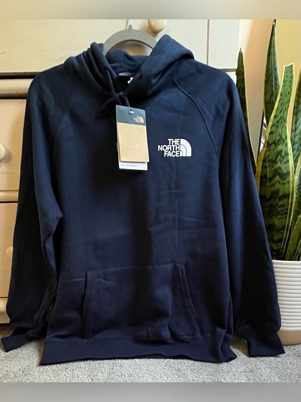 NWT Women’s North Face Throwback Hoodie L
